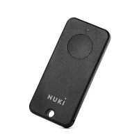 Mit dem Nuki Fob öffnest und verschliesst du deine Tür bequem per Knopfdruck – ganz ohne Smartphone oder mechanischen Schlüssel.